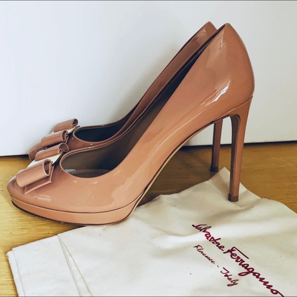 Salvatore Ferragamo nude heels. 8.5 pristine condition!
